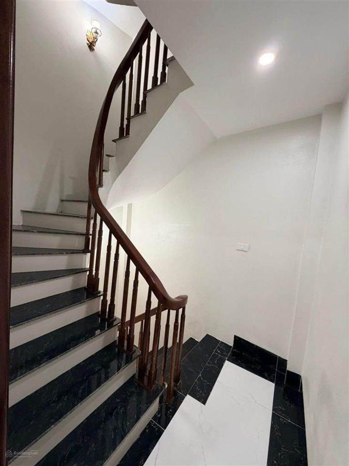 Chính chủ cần bán gấp nhà đẹp tại quang tiến  đại mỗ  35 m ,5 t , ô tô đỗ cổng chỉ 6,8 tỷ