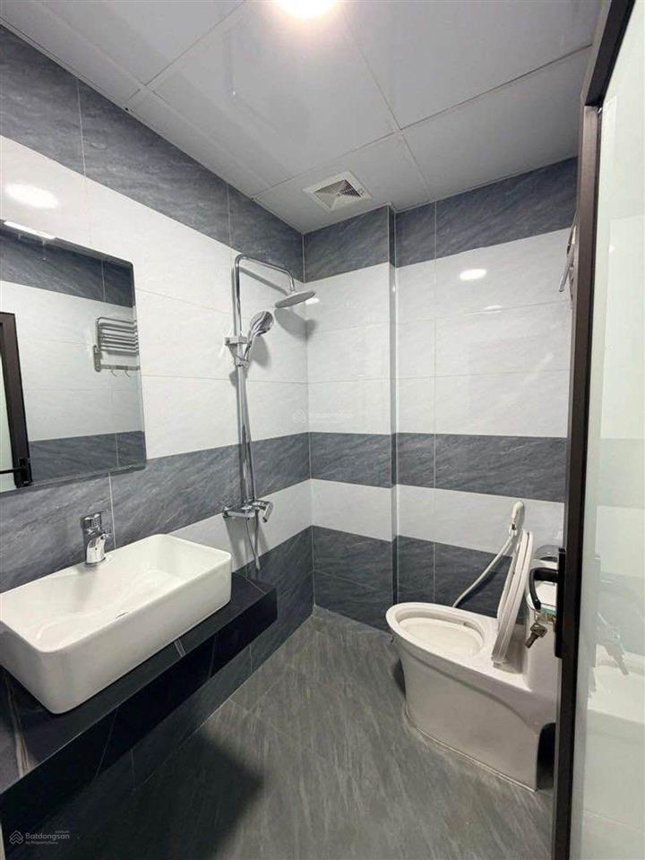 Chính chủ cần bán gấp nhà đẹp tại quang tiến  đại mỗ  35 m ,5 t , ô tô đỗ cổng chỉ 6,8 tỷ
