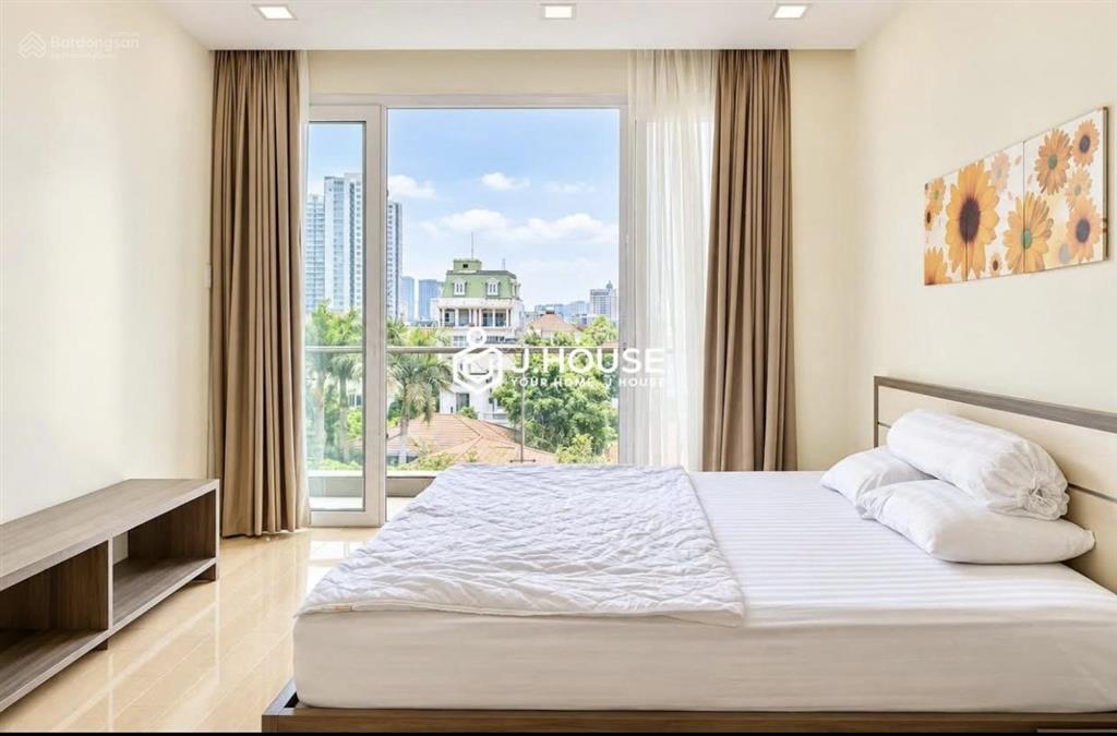 Cho thuê căn hộ 2 phòng ngủ full nội thất  vị trí ngay cung đường trường sa hoàng sa gần d10