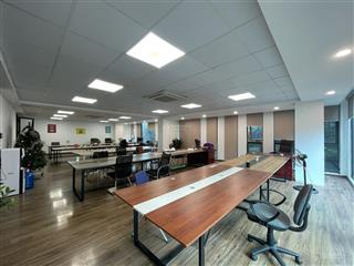 Cho thuê văn phòng 100m2 mặt phố nguyễn khang (cầu giấy) mặt tiền 10m full kính. kd mọi ngành nghề