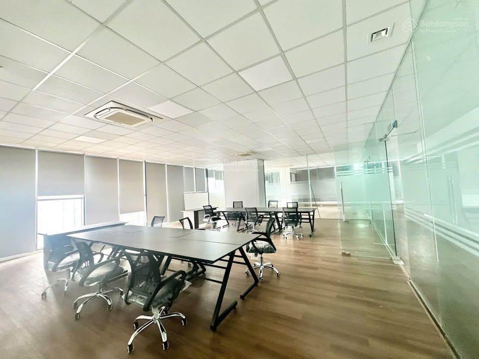 Cho thuê vp 80m2 trung tâm cầu giấy giá 14tr.vị trí đẹp khách dễ tìm nhân sự đi làm thuận tiện!