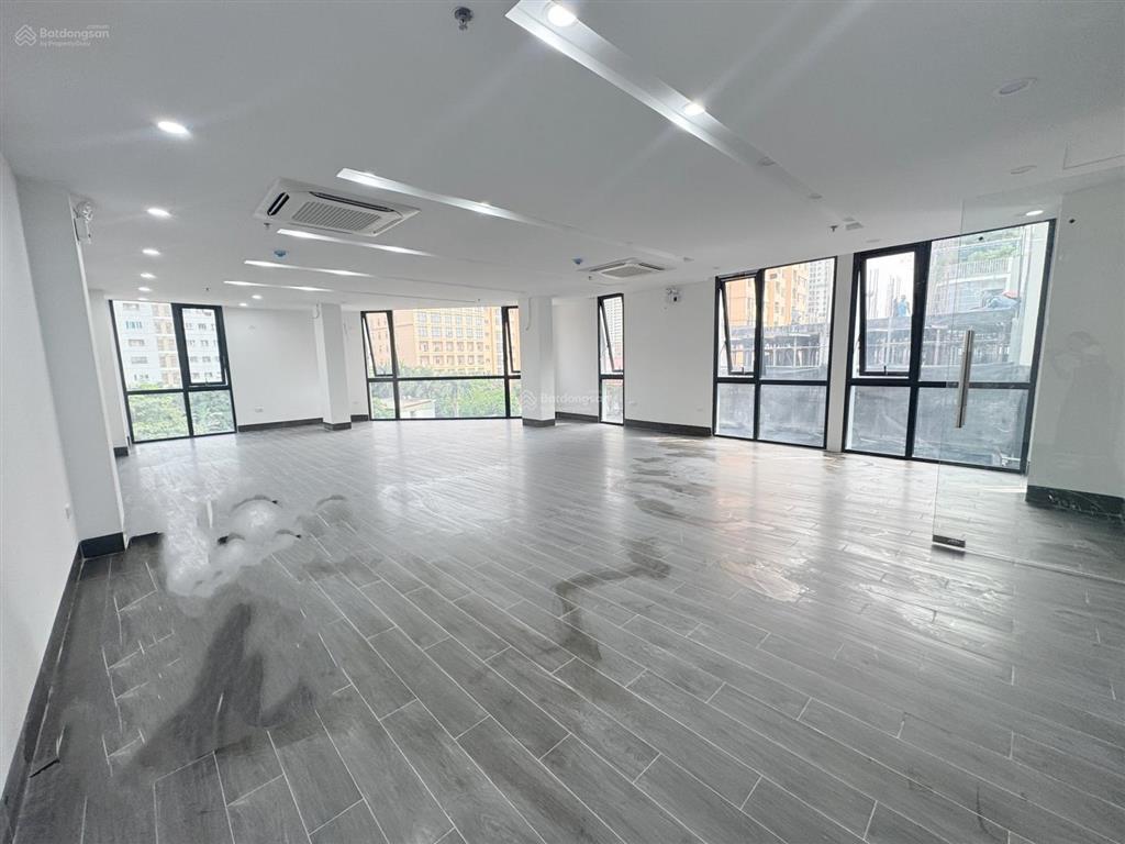 Văn phòng 100m phố lê văn thiêm  giá chỉ 18tr, mt 8m, pccc nghiệm thu, kinh doanh đa ngành nghề
