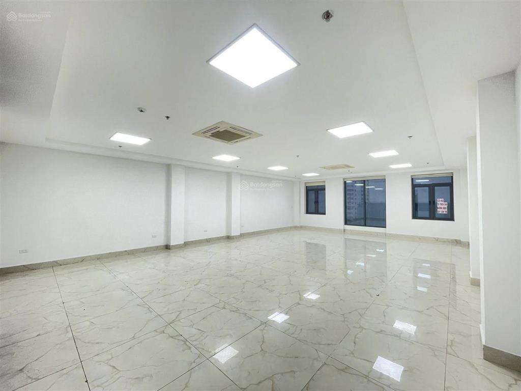 Văn phòng 100m phố lê văn thiêm  giá chỉ 18tr, mt 8m, pccc nghiệm thu, kinh doanh đa ngành nghề