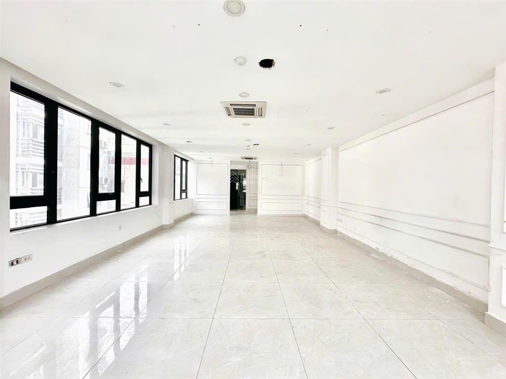 Chính chủ cho thuê văn phòng 100m2 xã đàn giá chỉ 19tr full kính view thoáng