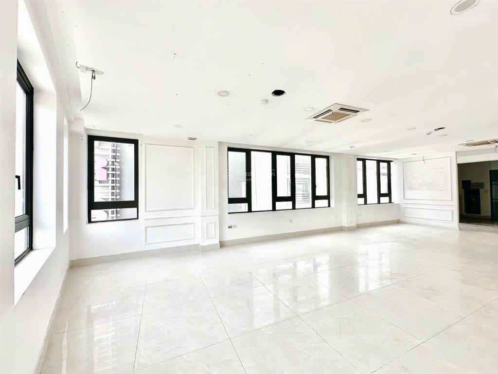 Chính chủ cho thuê văn phòng 100m2 xã đàn giá chỉ 19tr full kính view thoáng