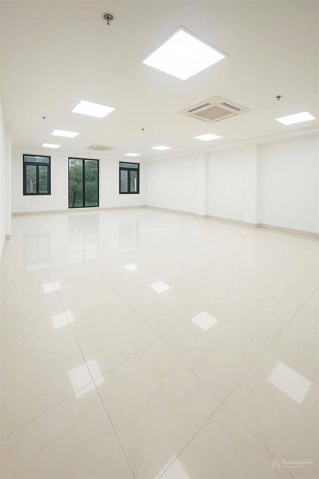 Cho thuê văn phòng 80m2 tại mặt phố nguyễn khang  mặt tiền 10m, view đẹp, giá chỉ 12tr