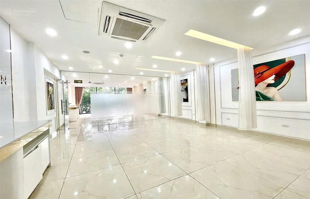 Văn phòng 80m nguyễn khang giá 18tr  không gian đẹp, vị trí kinh doanh đắc địa