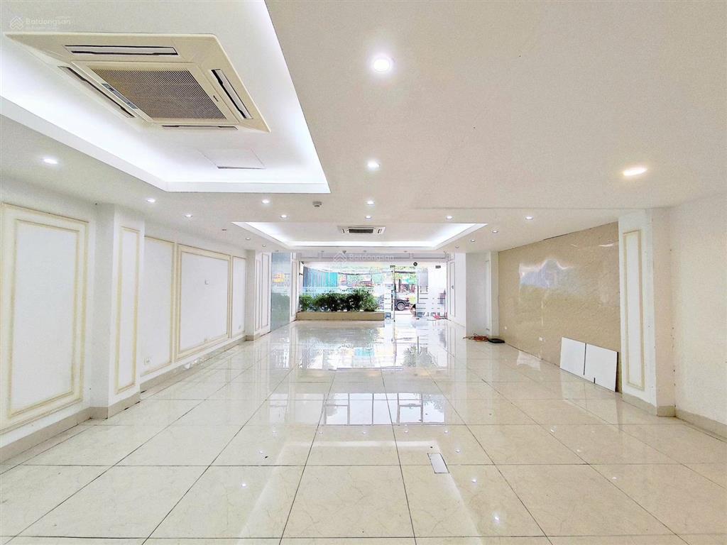 Văn phòng 80m nguyễn khang giá 18tr  không gian đẹp, vị trí kinh doanh đắc địa