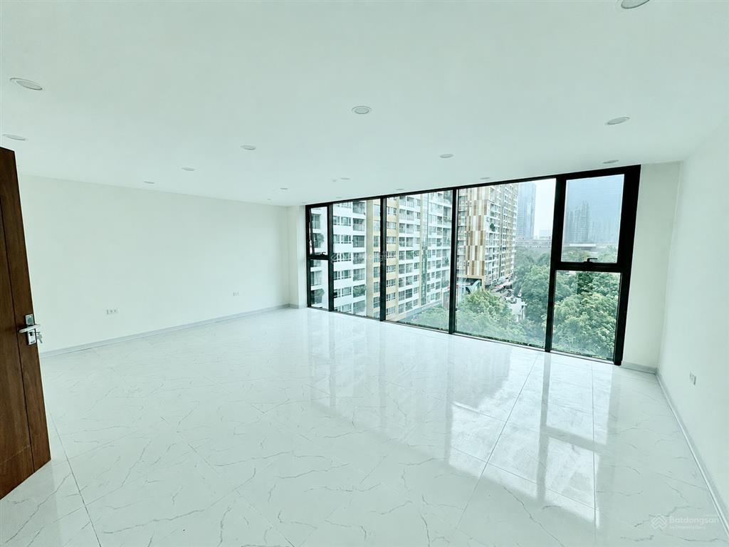 Giá sốc chỉ 5tr/tháng cho văn phòng 30m2 mặt phố nguyễn khang  trang bị sẵn bàn ghế làm việc