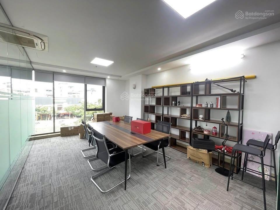 Giá sốc chỉ 5tr/tháng cho văn phòng 30m2 mặt phố nguyễn khang  trang bị sẵn bàn ghế làm việc