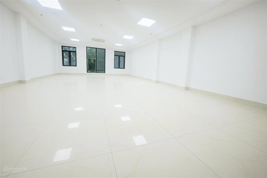 Chỉ 15tr cho văn phòng 100m/mt 8m đầu phố lê văn thiêm, vị trí sầm uất, thuận lợi kinh doanh