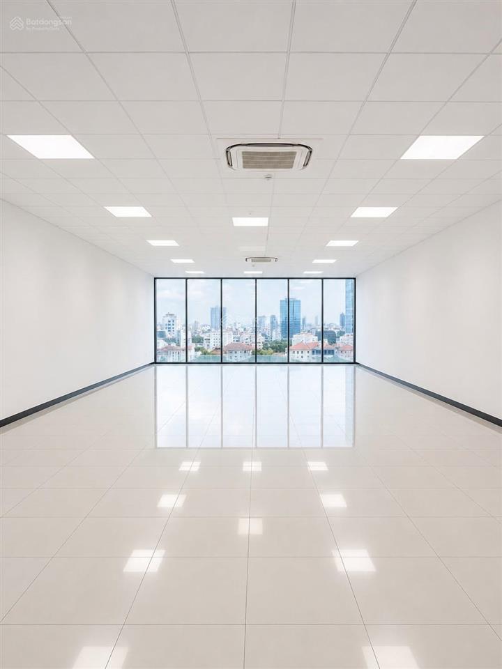 Văn phòng mặt phố hoàng văn thái 100m2/mt 6m  chính chủ cho thuê 12 triệu/tháng full kính thoáng