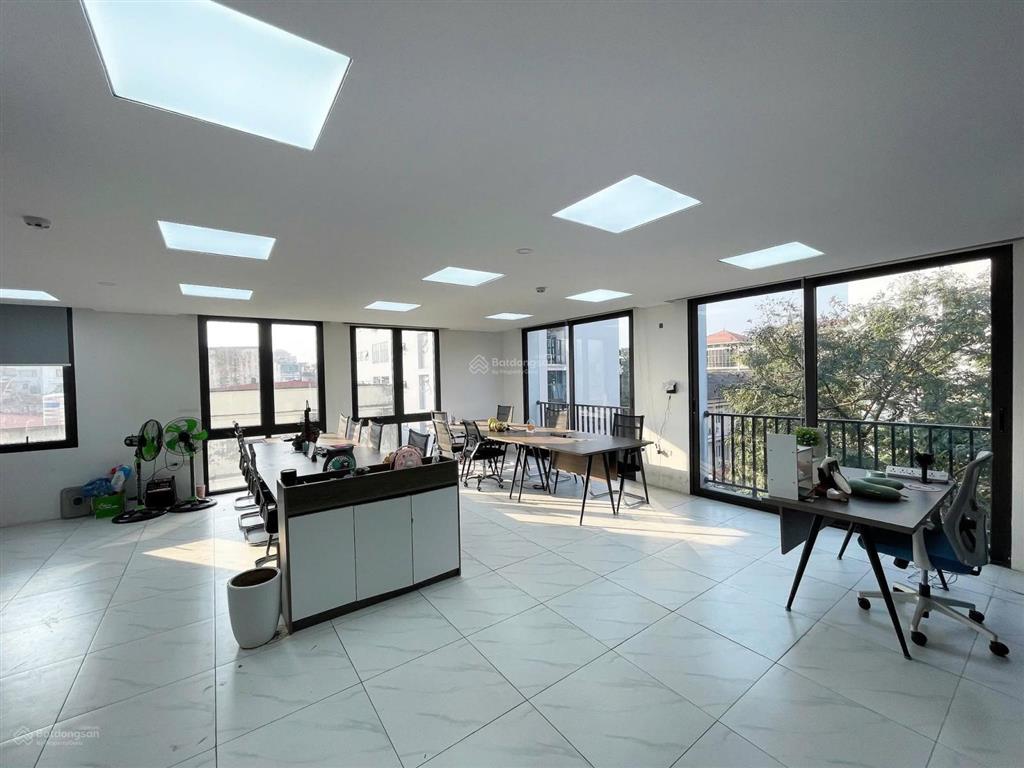 Sàn 100m2/mt 6m lê trọng tấn chỉ 13tr/tháng, vị trí đắc địa, tòa nhà chuẩn hiện đại