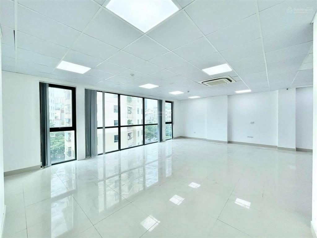 Sàn 90m2/mt 5m lê trọng tấn chỉ 10tr/tháng, vị trí đắc địa, tòa nhà chuẩn hiện đại