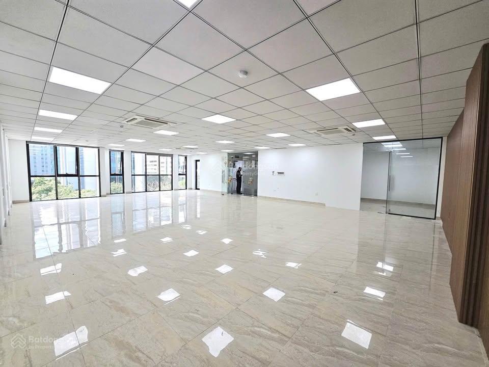 Sàn 90m2/mt 5m lê trọng tấn chỉ 10tr/tháng, vị trí đắc địa, tòa nhà chuẩn hiện đại