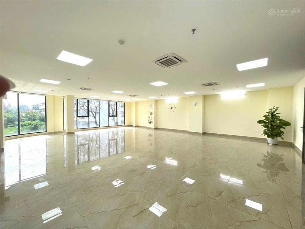 Sàn 100m2 vuông vắn dễ setup phạm ngọc thạch  khu vực đông dân cư, thuận tiện kinh doanh đa ngành