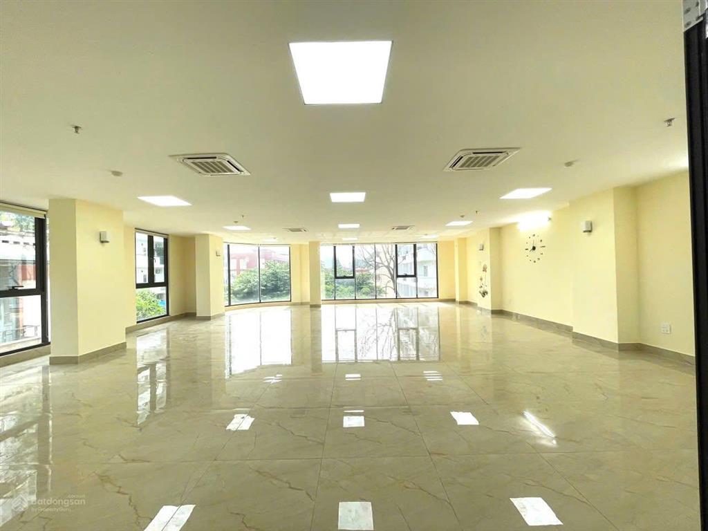 Sàn 100m2 vuông vắn dễ setup phạm ngọc thạch  khu vực đông dân cư, thuận tiện kinh doanh đa ngành