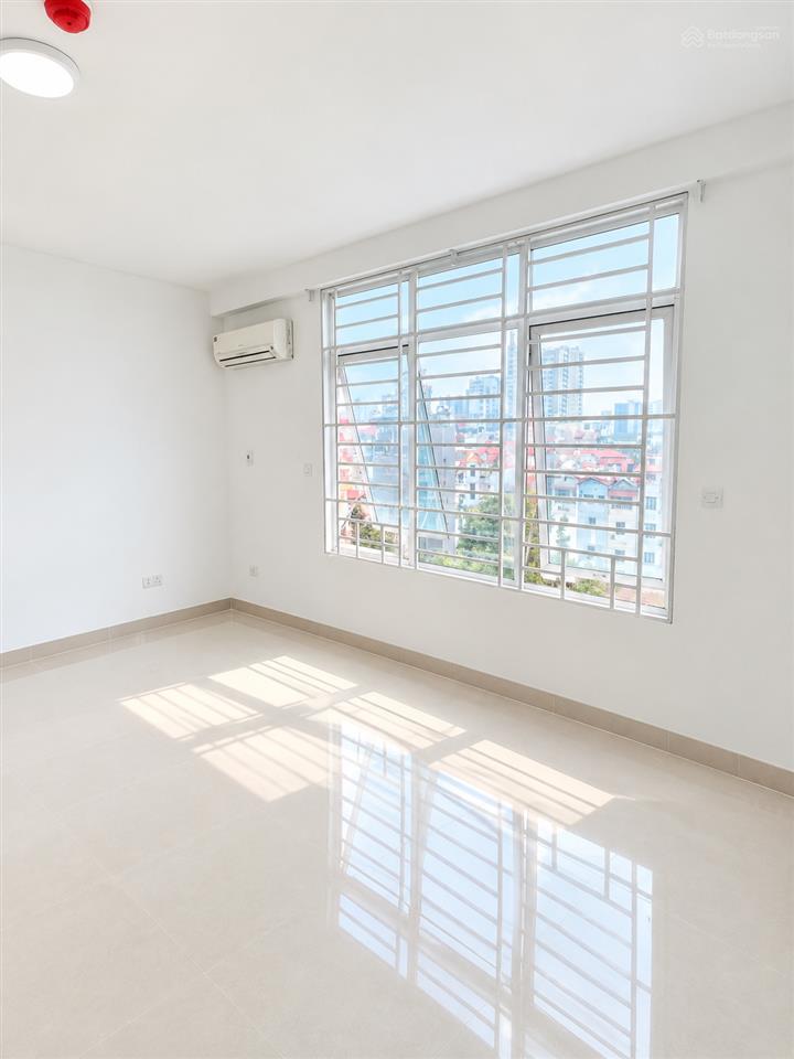 Cho thuê kho mặt phố nguyễn khang giá chỉ 5tr/tháng, trang thiết bị đầy đủ, bảo vệ 24/7