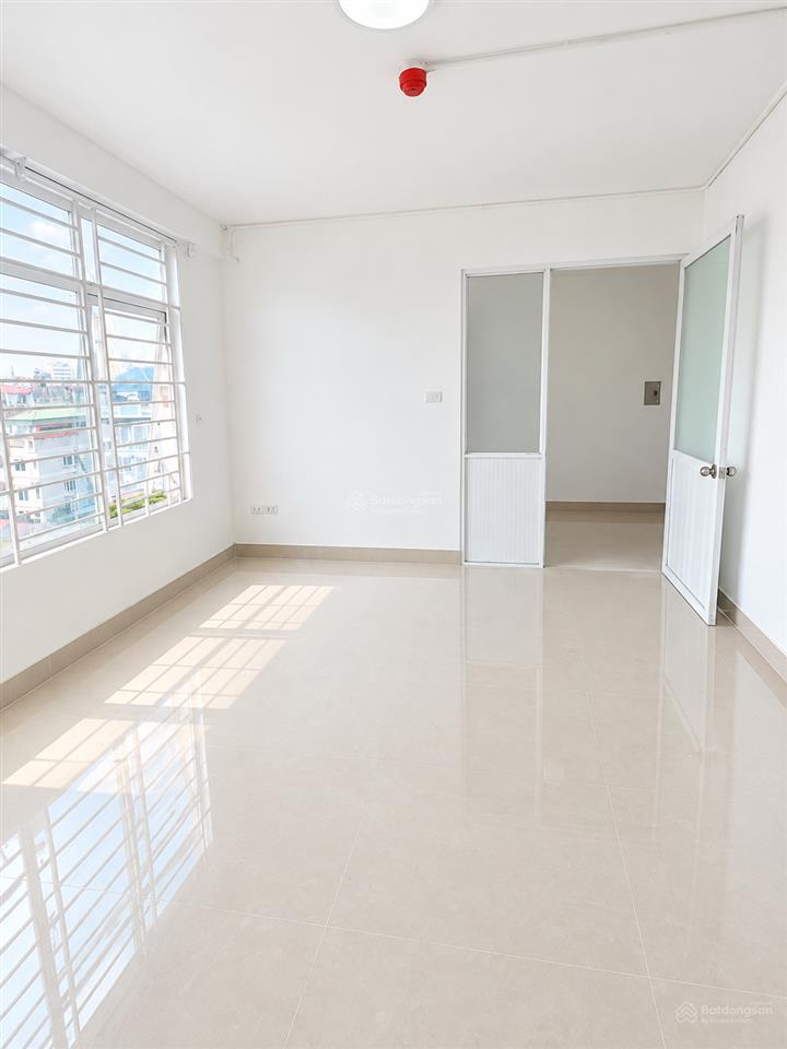 Cho thuê kho mặt phố nguyễn khang giá chỉ 5tr/tháng, trang thiết bị đầy đủ, bảo vệ 24/7