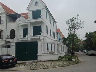 Cho thuê bt góc 223m2 nhà thô hoàn thiện ngoài. giá rẻ nhất kđt