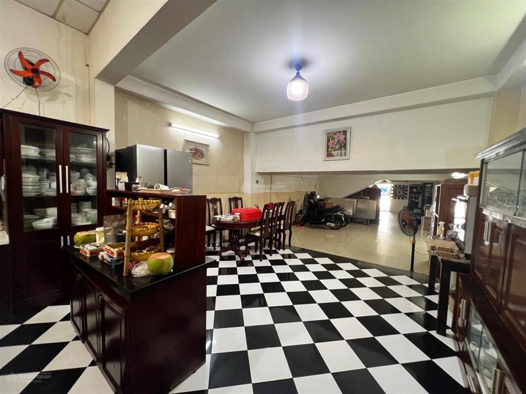 Giảm 25%. bán nhà 139m2. 3 tầng. mặt tiền hồng hà. tân bình. chỉ 33 tỷ.