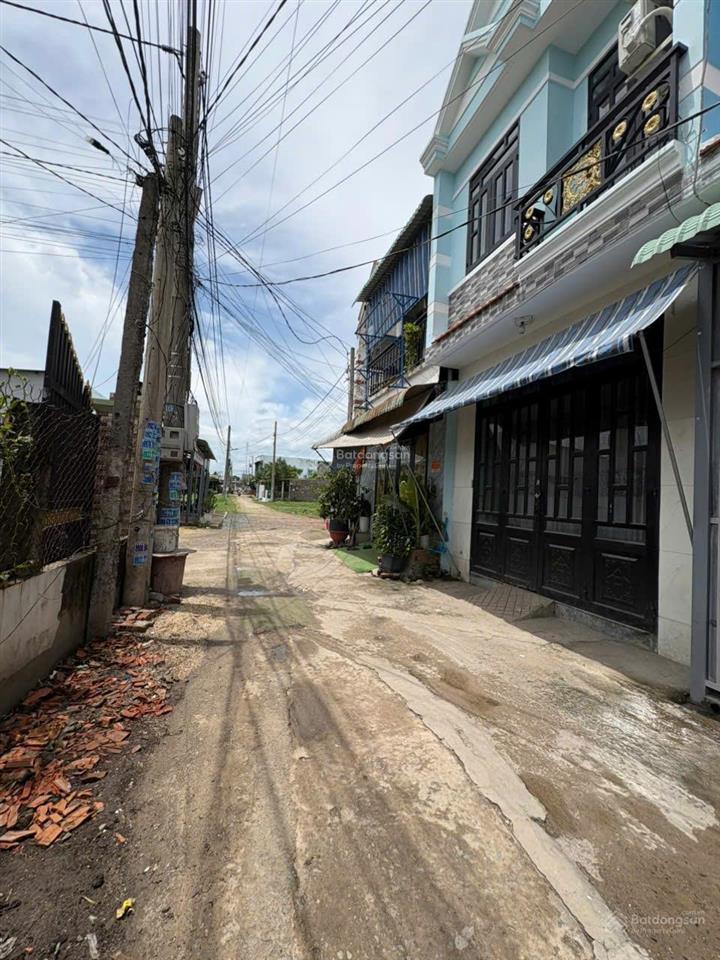 Nhà riêng chính chủ full thổ cư giá chỉ 765tr xây dựng kiên cố gần chợ , gần trường