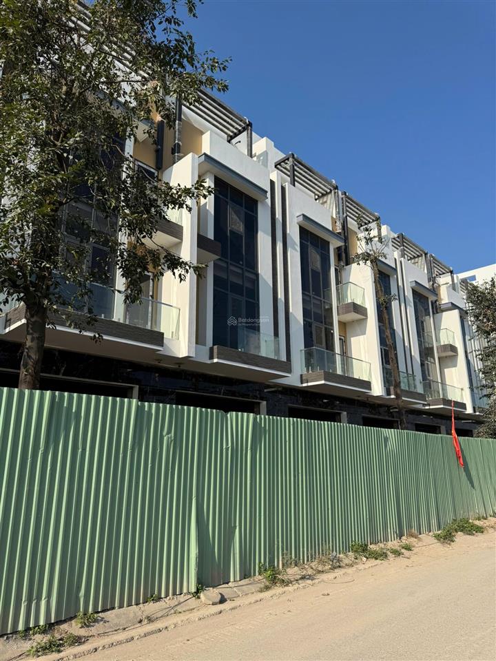 Bán căn nhà liền kề gần đường 25m, trước mặt là 30 tòa chung cư sát ecopark giá nhỉnh 14 tỷ