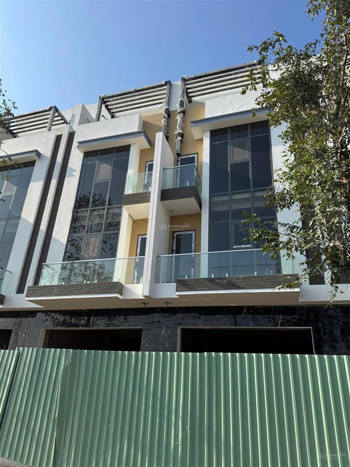 Bán căn nhà liền kề gần đường 25m, trước mặt là 30 tòa chung cư sát ecopark giá nhỉnh 14 tỷ