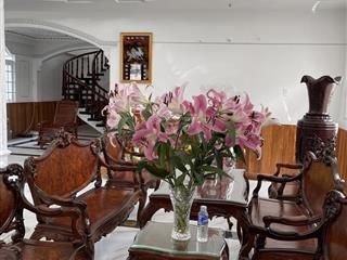 Chính chủ bán nhà bến lức 700m2, thích hợp làm văn phòng, trụ sở, nhà xưởng, nội thất đầy đủ