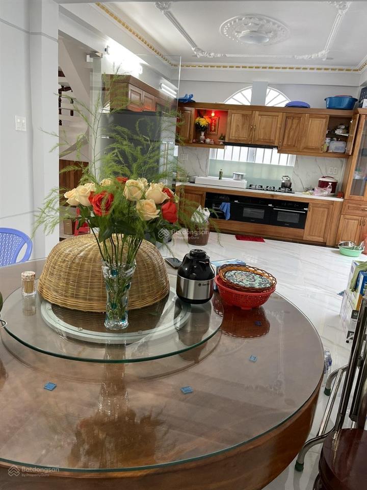 Chính chủ bán nhà bến lức 700m2, thích hợp làm văn phòng, trụ sở, nhà xưởng, nội thất đầy đủ