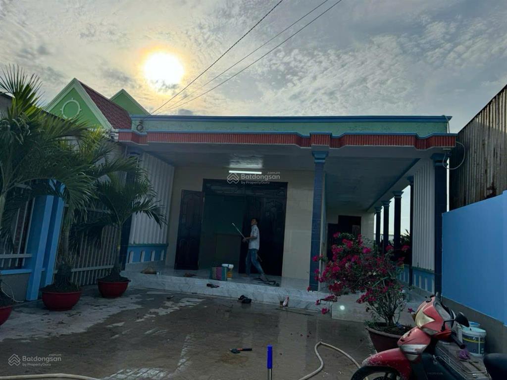 Bán nhà đẹp 190m2 đầy đủ công năng nhựt chánh, bến lức, long an, sổ đỏ chính chủ sẵn giao dịch
