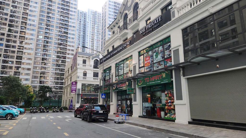 Chính chủ! bán shophouse chân đế, 42m  dòng tiền 46tr/tháng, mặt sảnh chính, vinhomes smart city