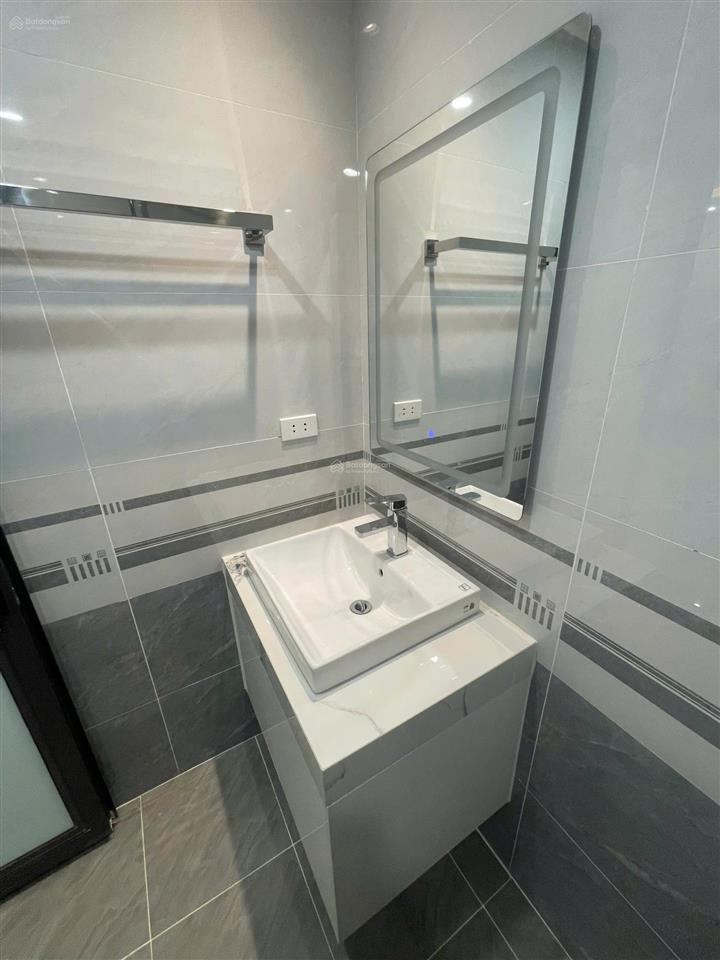 Cho thuê nhà mặt phố phan chu trinh  hoàn kiếm, nhà rộng 160m, 6 tầng, mặt tiền 4m, giá 100tr