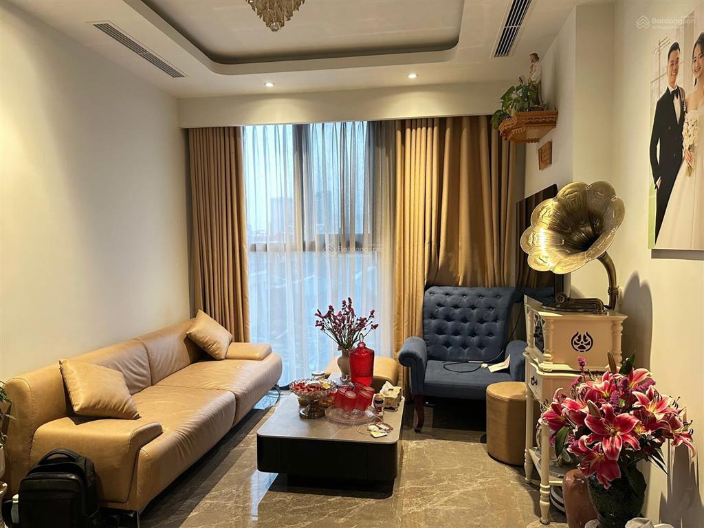 Bán căn hộ tại số 8 nguyễn hồng, căn hộ 2 ngủ, 57m2, giá 11,4 tỷ
