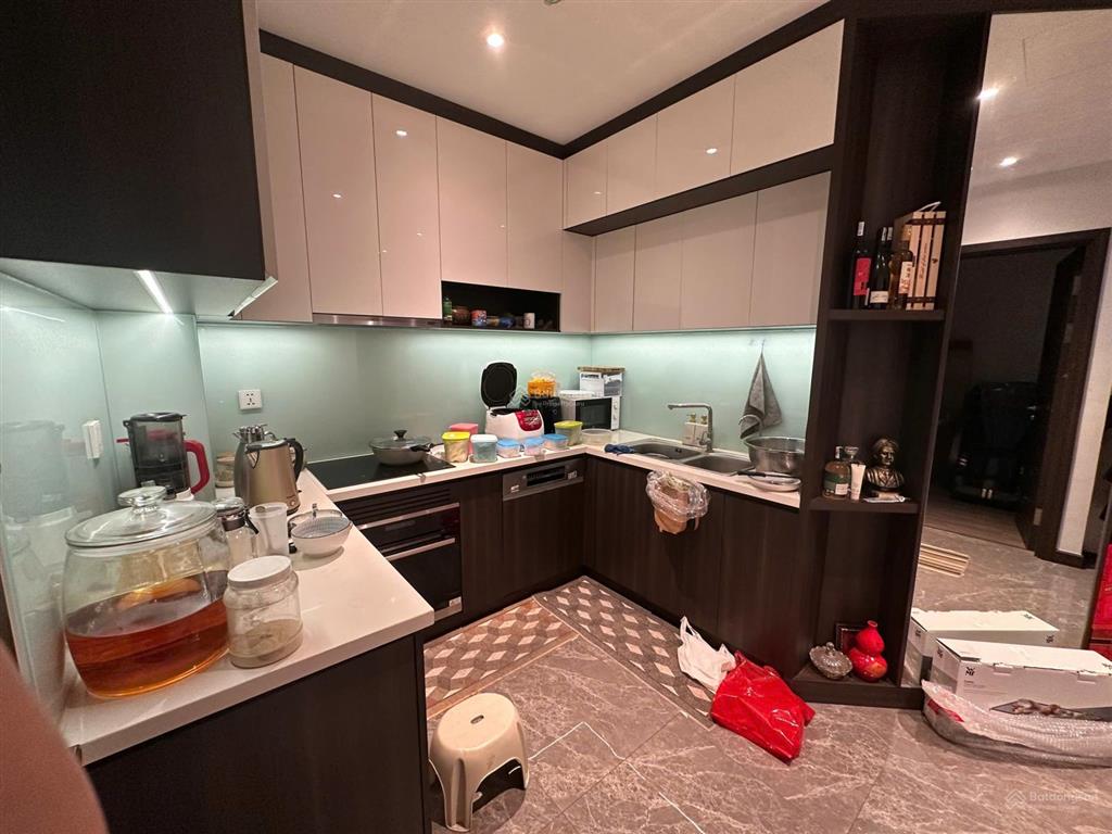 Bán căn hộ tại số 8 nguyễn hồng, căn hộ 2 ngủ, 57m2, giá 11,4 tỷ
