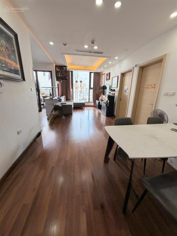 Bán căn hộ 2pn tại b6 giảng võ 76,6m², ban công đông nam, cửa chính tây bắc, giá 12,6 tỷ