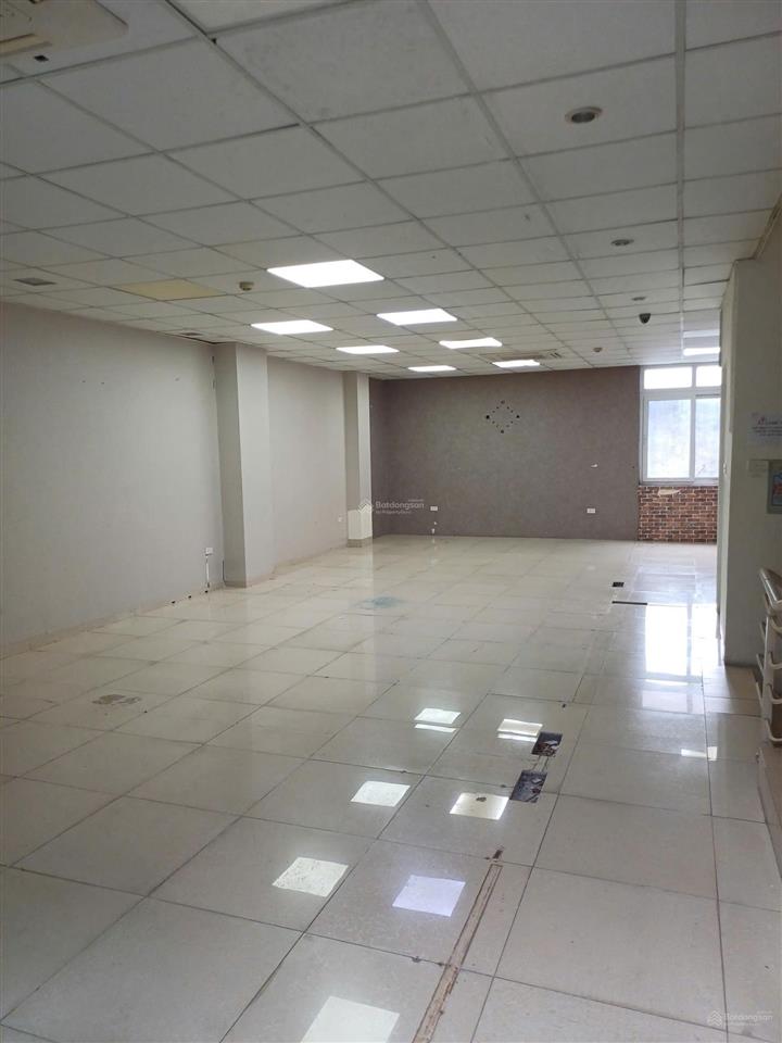 Cho thuê văn phòng tại nguyễn trãi, văn phòng 67m2, giá 20tr, gần trục đường