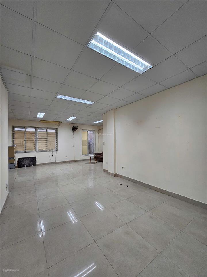 Cho thuê văn phòng tại đê la thành, văn phòng 50m2 giá chỉ 7,5tr, vuông vắn dễ setup