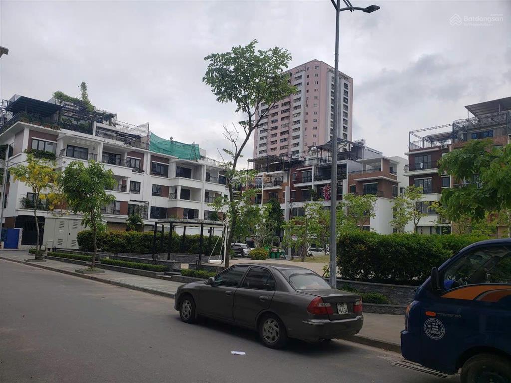 Cho thuê căn liền kề dự án romantic nguyễn văn huyên, 115m2, 5,5 tầng, giá 80tr, có thang máy