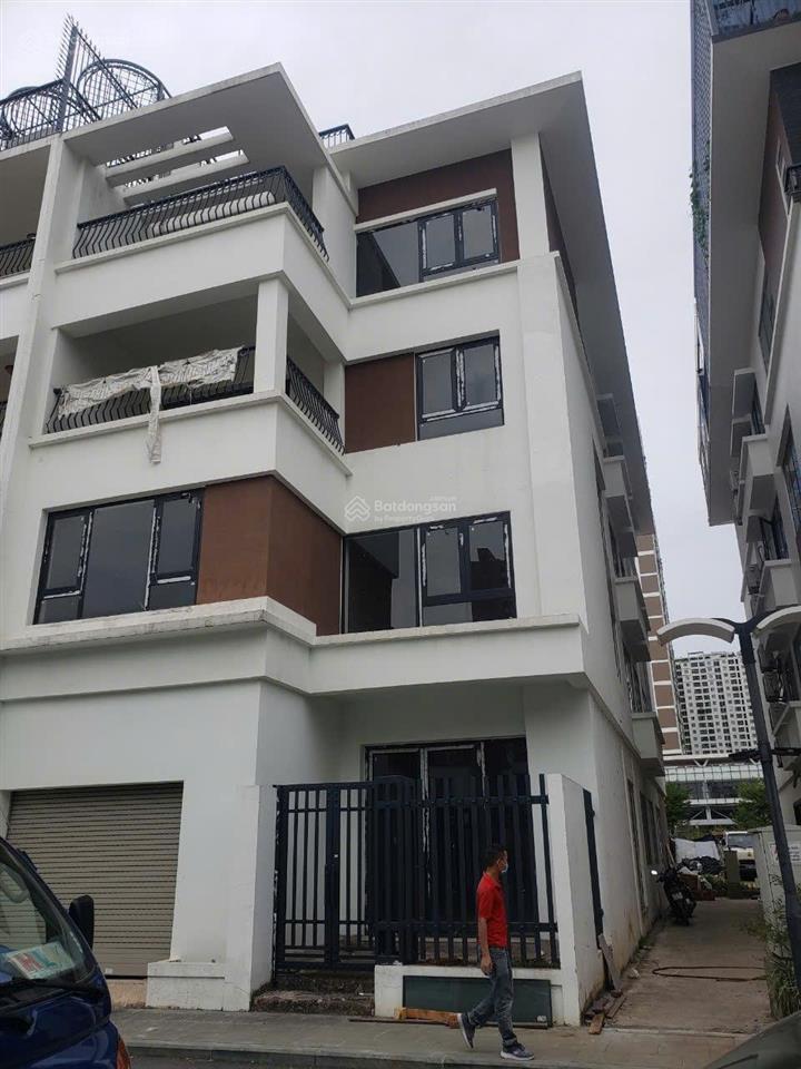 Cho thuê căn liền kề dự án romantic nguyễn văn huyên, 115m2, 5,5 tầng, giá 80tr, có thang máy