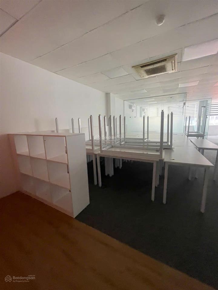 Văn phòng số 7 trần phú, ba đình. 200m2. giá 275 nghìn/m2 gồm thuế. sân để xe ô tô, điều hòa, tm