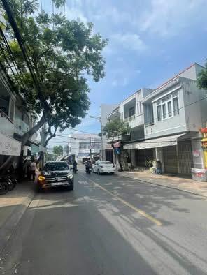 Bán nhà mặt tiền đường bến cá, phương sài