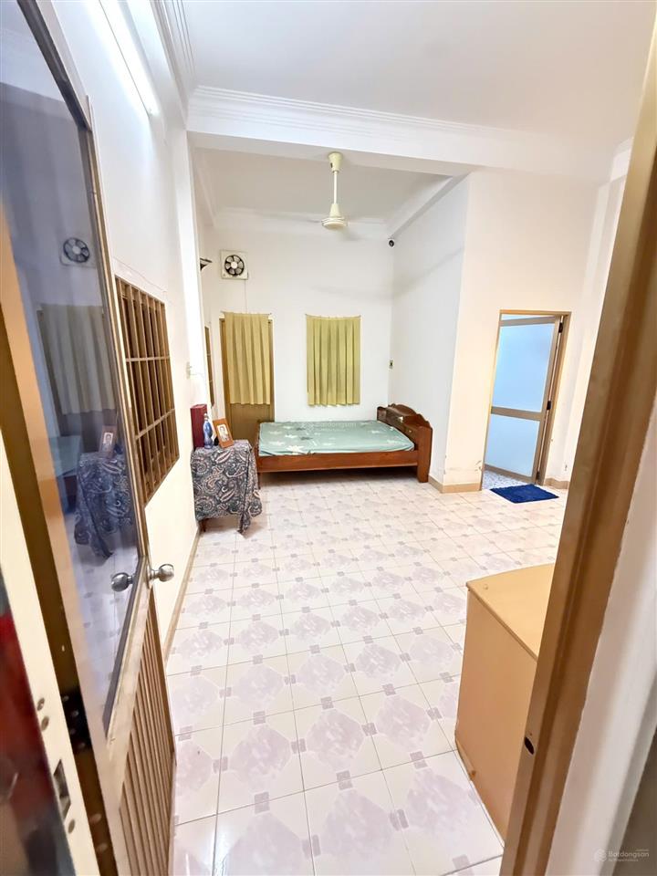 Bán nhà mặt tiền đường bến cá, phương sài