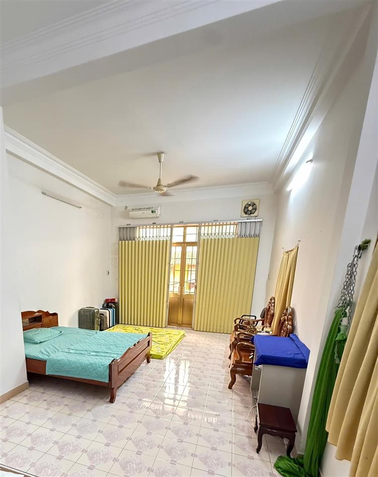 Bán nhà mặt tiền đường bến cá, phương sài