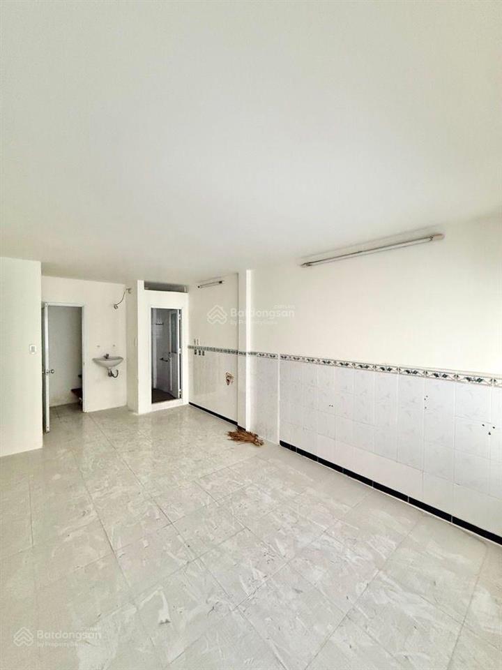 Trung tâm q.10 ngay vòng xoay lý thái tổ, 4 tầng 3pn 4wc, dtsd 80m2 sổ nở hậu nhẹ. giá 4.350 tỷ