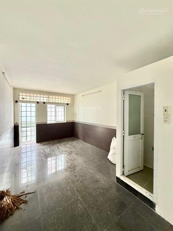 Trung tâm q.10 ngay vòng xoay lý thái tổ, 4 tầng 3pn 4wc, dtsd 80m2 sổ nở hậu nhẹ. giá 4.350 tỷ