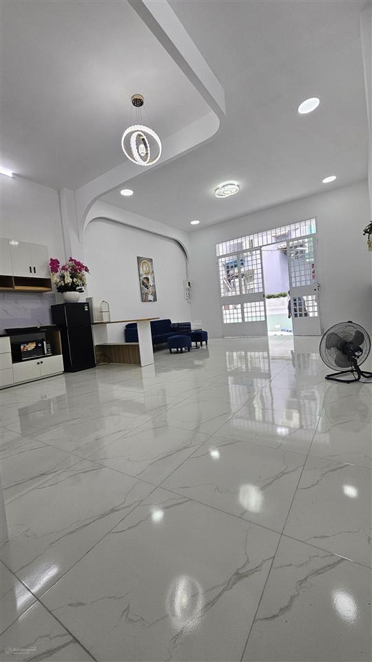 Nhà cấp 4, 2pn, đẹp vào ở liền, dt 97m2 shr công nhận đủ, nguyễn thị tần q8  sát chợ rạch ông