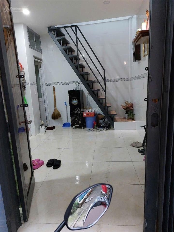 Nhà phố nguyễn thị tần q8 sát q1, dtsd 40m2, đối diện chợ rạch ông. shr, hoàn công, nhỉnh nhẹ 2 tỷ