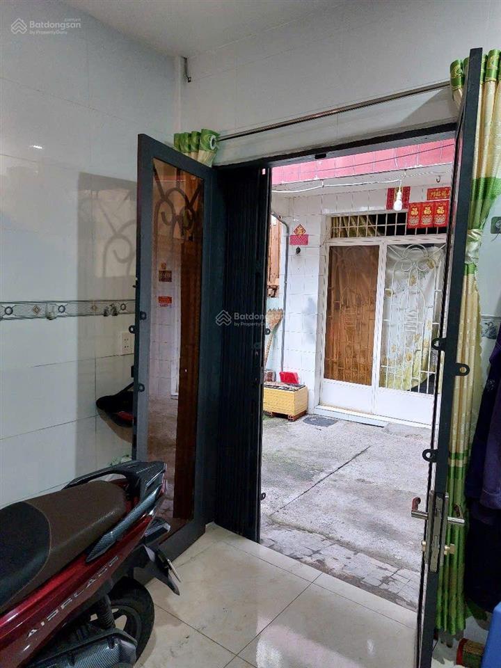 Nhà phố nguyễn thị tần q8 sát q1, dtsd 40m2, đối diện chợ rạch ông. shr, hoàn công, nhỉnh nhẹ 2 tỷ
