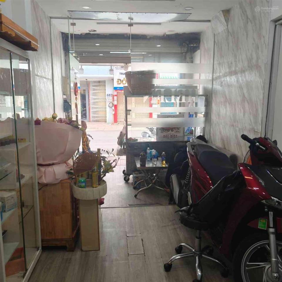 Nhà mặt tiền hưng phú 4 tầng, dòng tiền rất tốt